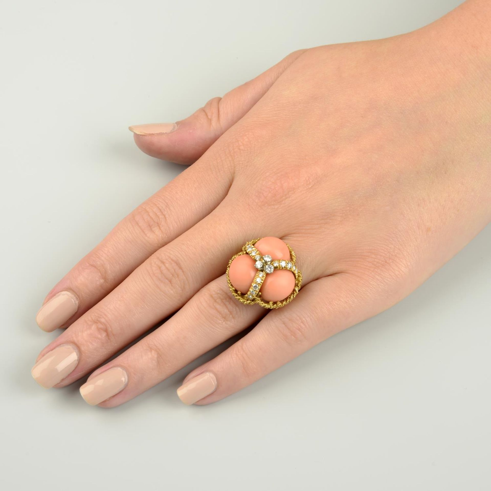 A 1970s coral and diamond dress ring, - Bild 4 aus 6