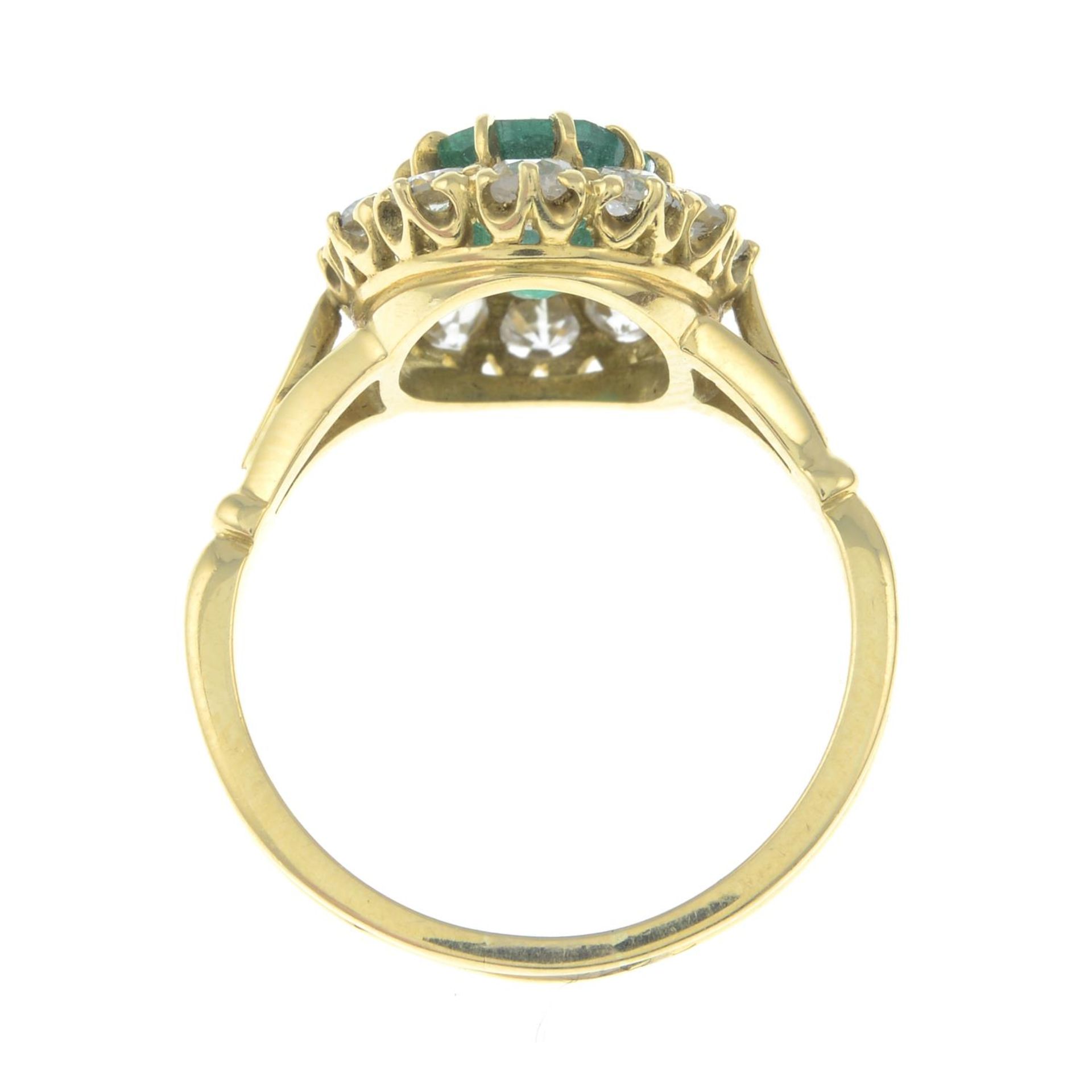 An emerald and old-cut diamond cluster ring. - Bild 6 aus 6