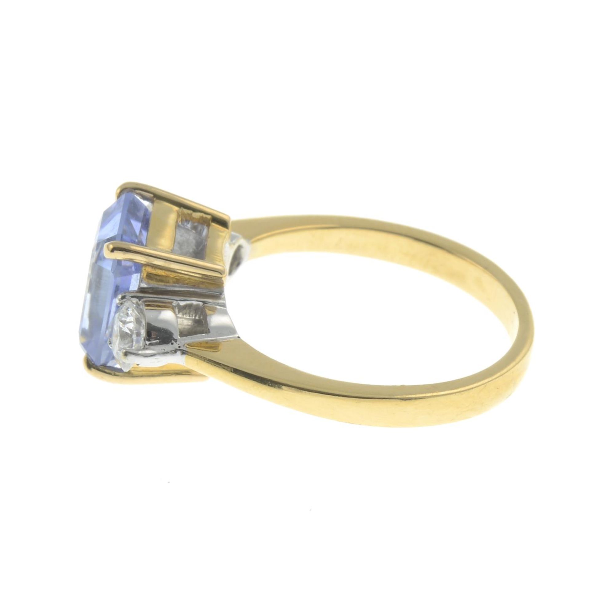 A Sri Lankan sapphire and brilliant-cut diamond three-stone ring.Verbal from The Gem & Pearl - Image 5 of 6