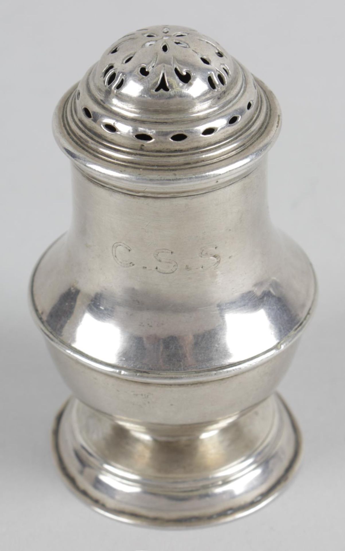 A George I Britannia silver bun top caster,