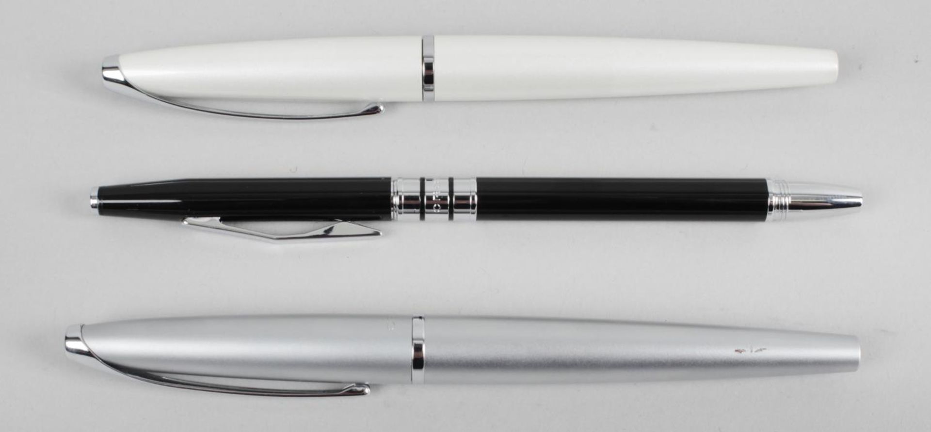 A collection of assorted Cross pens to include 2013 Year of the Snake special edition fountain pen