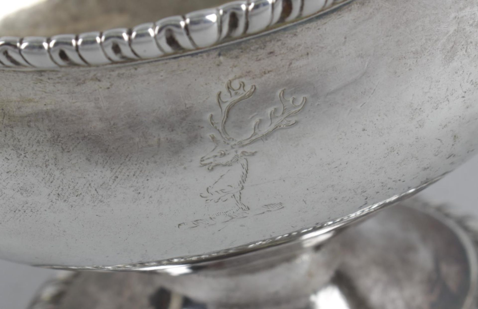 A late George II silver sauce boat, - Bild 2 aus 3