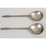 A pair of Apostle top spoons,