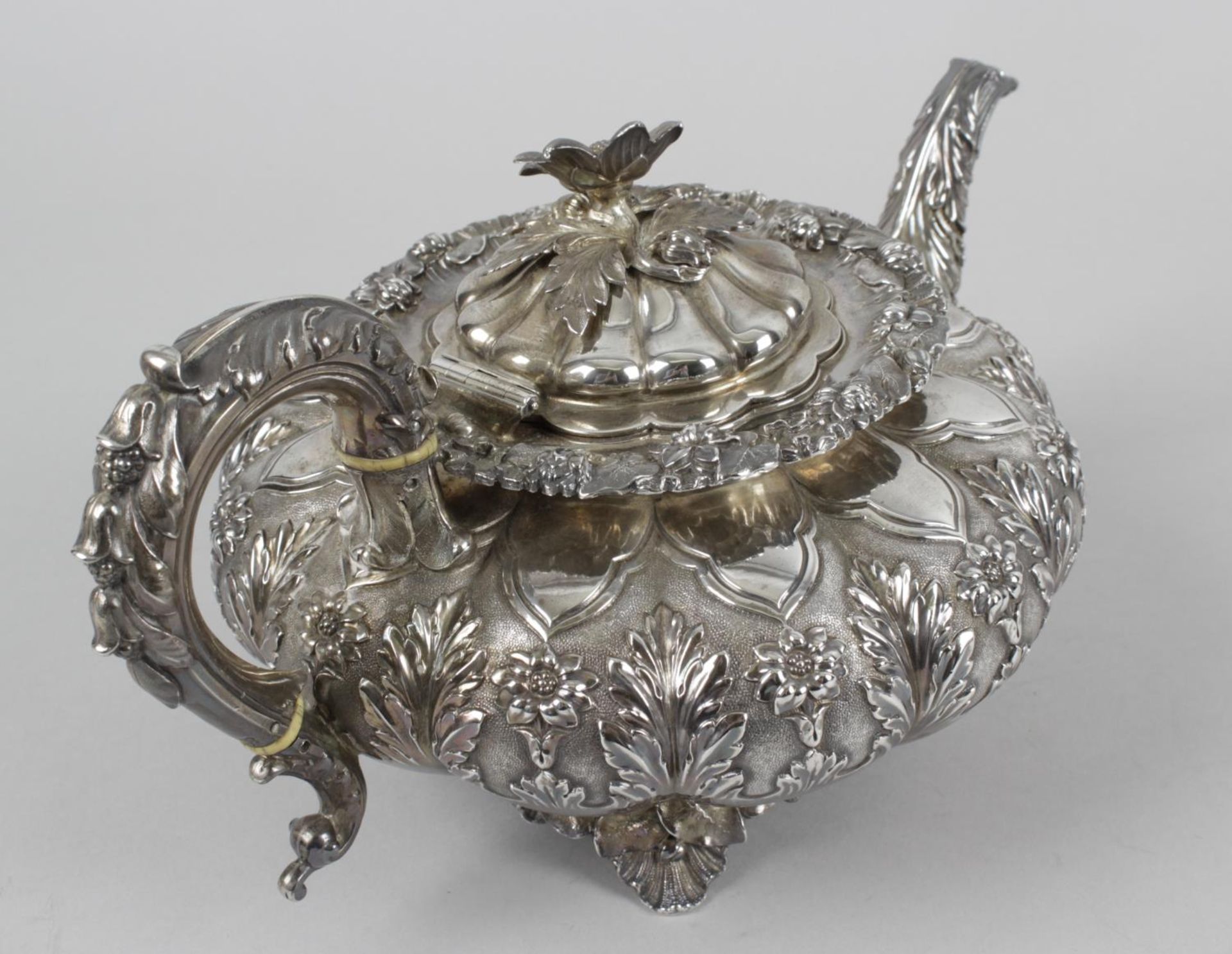 A George IV silver three piece tea service, - Bild 3 aus 5