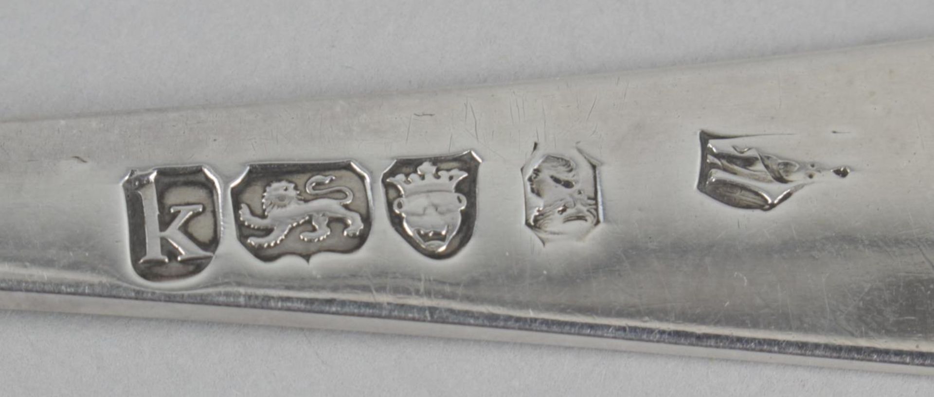 A George III silver table spoon in Old English pattern, - Bild 3 aus 4