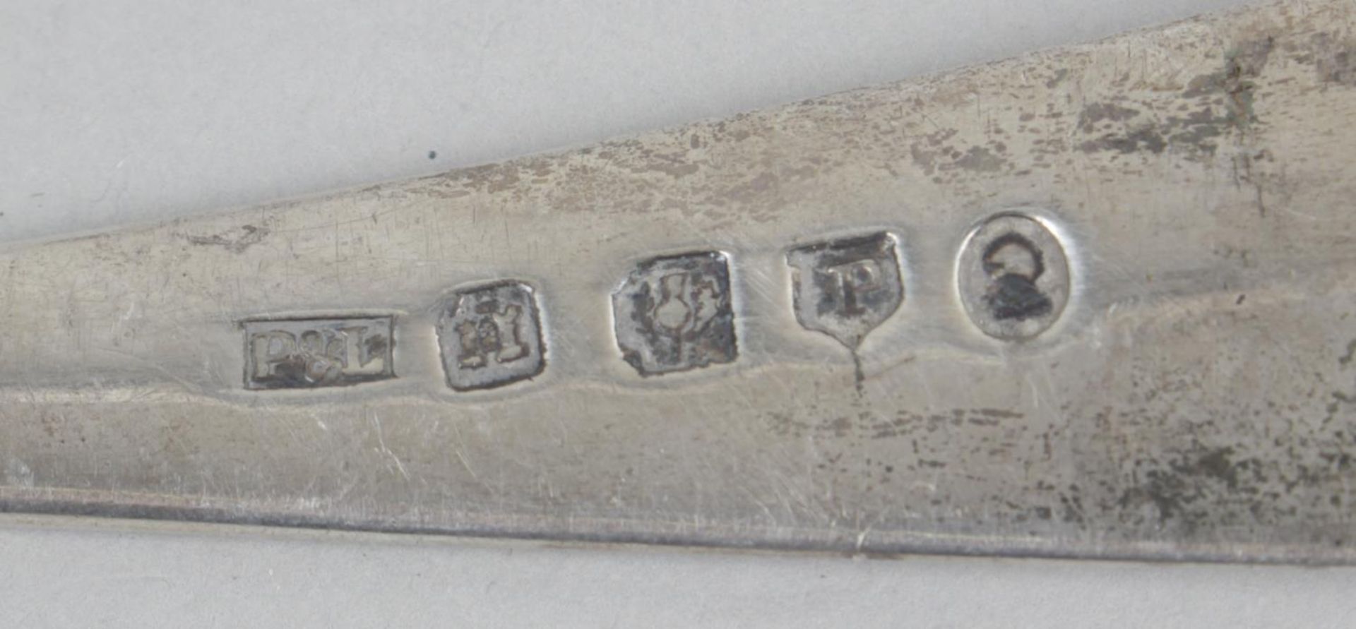 A George III Scottish silver soup ladle, in plain Old English pattern with initialled terminal. - Bild 2 aus 2