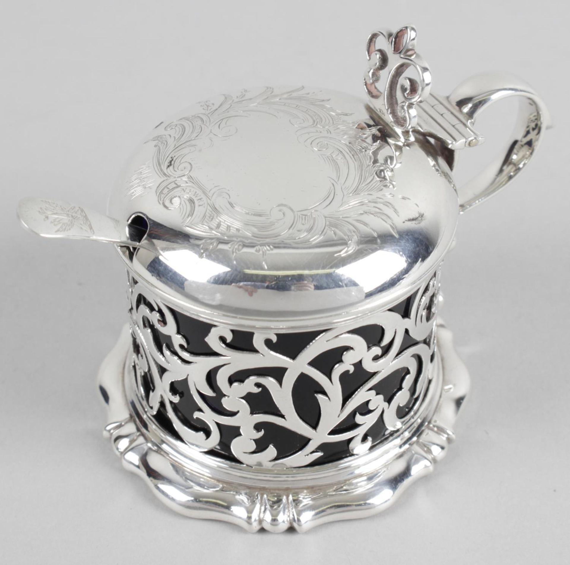 An early Victorian silver mustard pot,