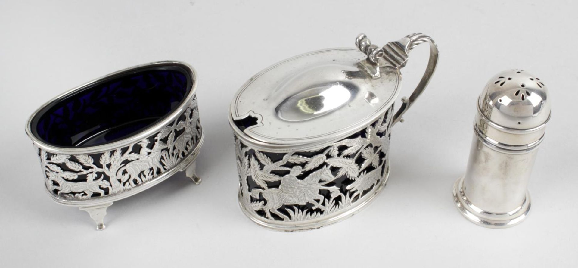 An Edwardian silver mustard pot and matching open salt,