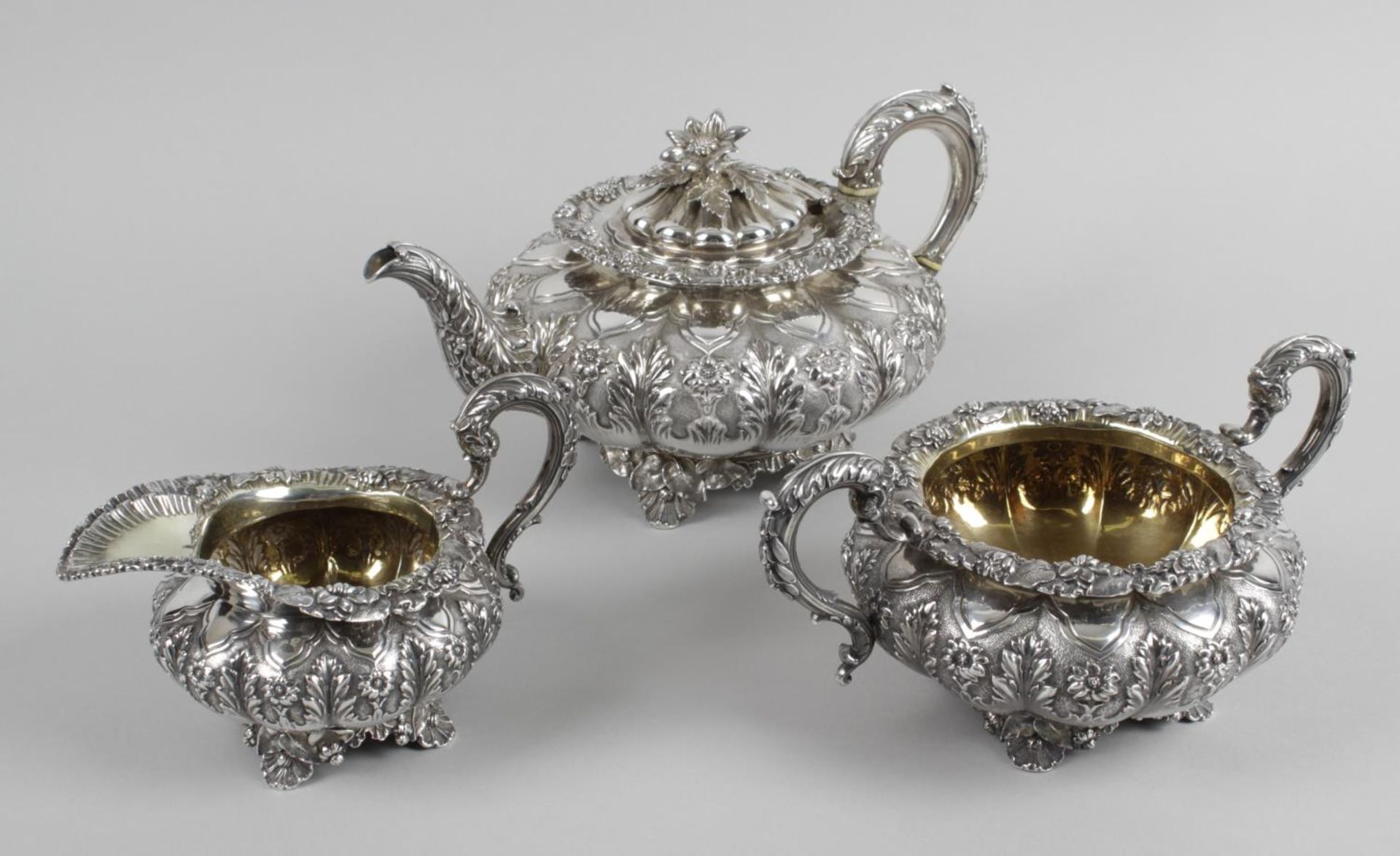 A George IV silver three piece tea service, - Bild 2 aus 5