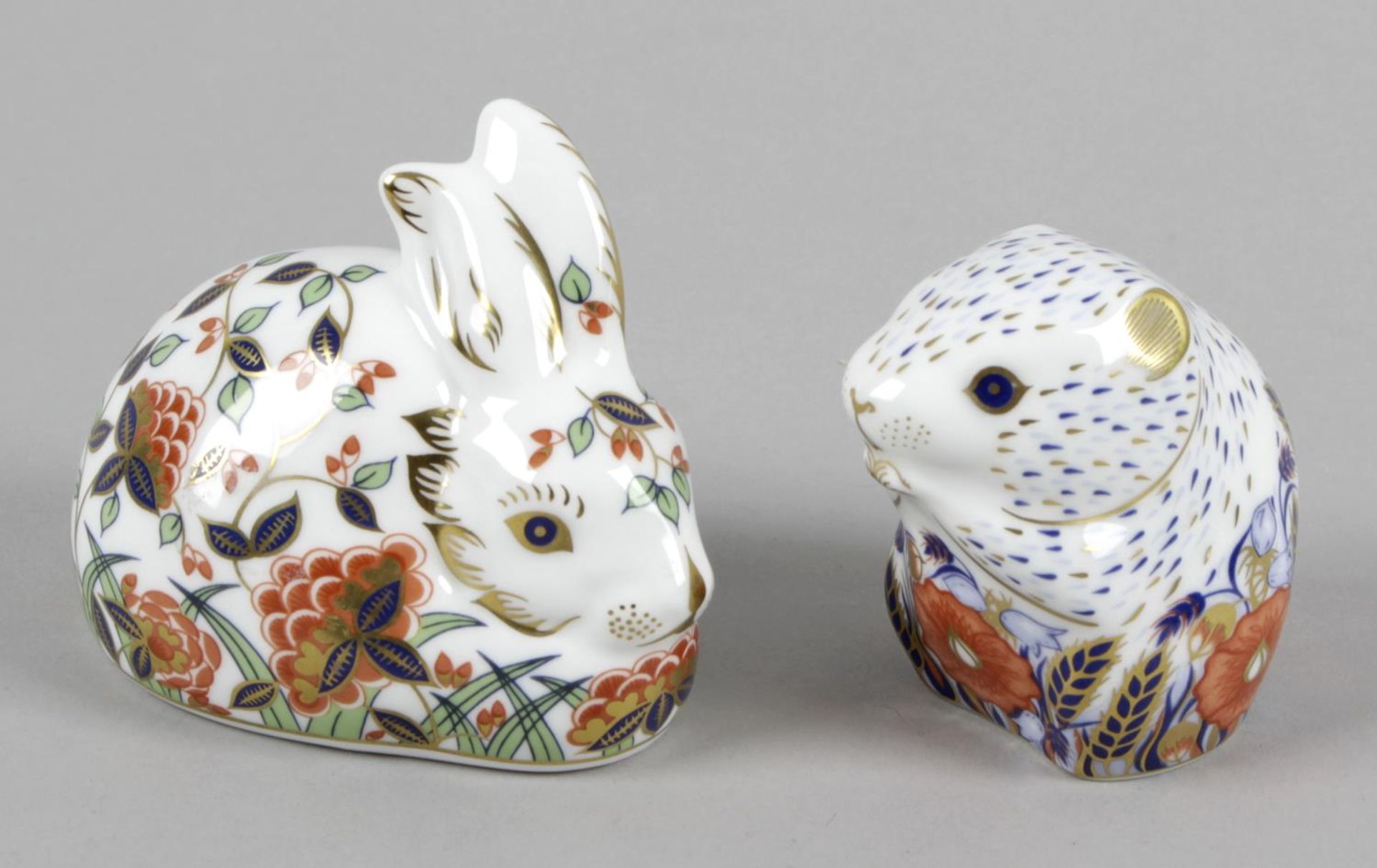 A Royal Crown Derby paperweight modelled as a field mouse,