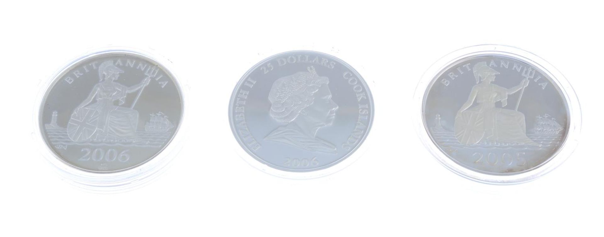Elizabeth II, three Five-Ounce fine silver proof commemorative coins 2005, - Bild 2 aus 3