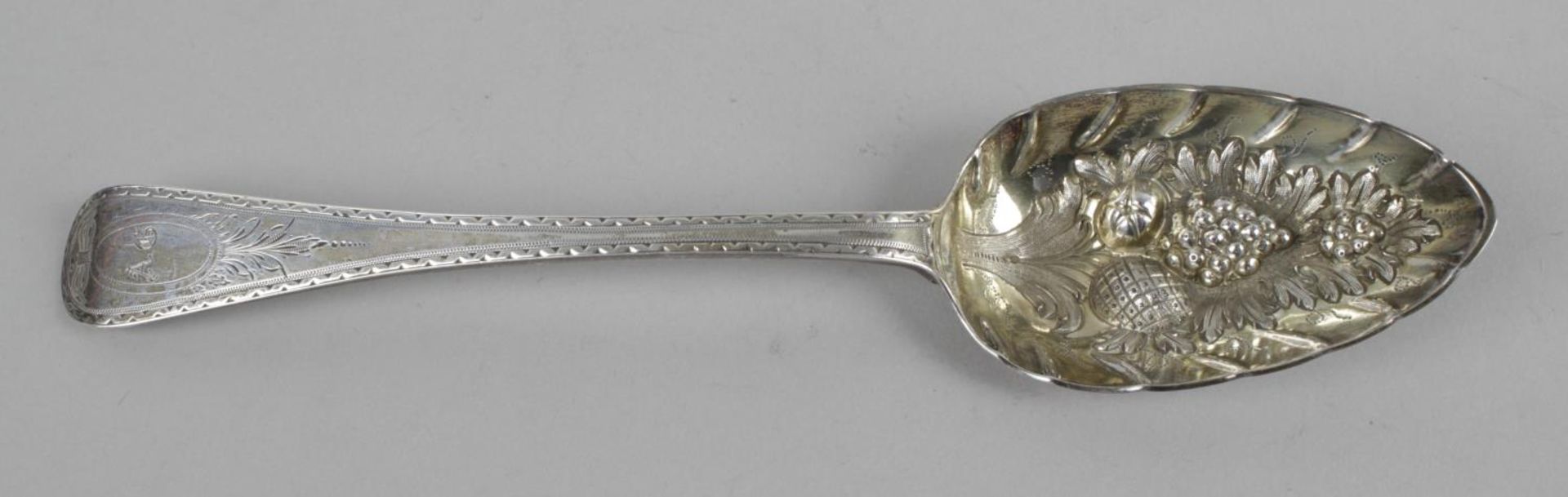 A pair of William IV Newcastle silver table spoons, - Bild 4 aus 5