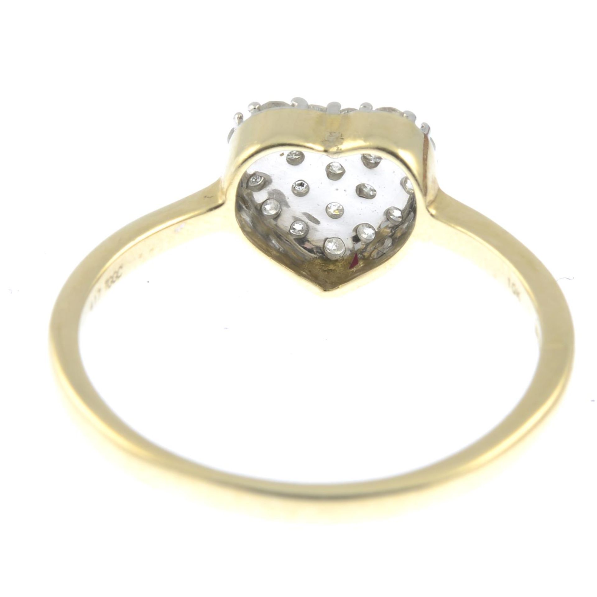 A 9ct gold diamond heart ring.Estimated total diamond weight 0.25ct. - Bild 2 aus 2