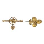 Late Victorian gold foliate bar brooch, suspending a split pearl drop, length 4cms, 2.3gms.