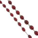 A bakelite single-strand necklace.Length 112cms.