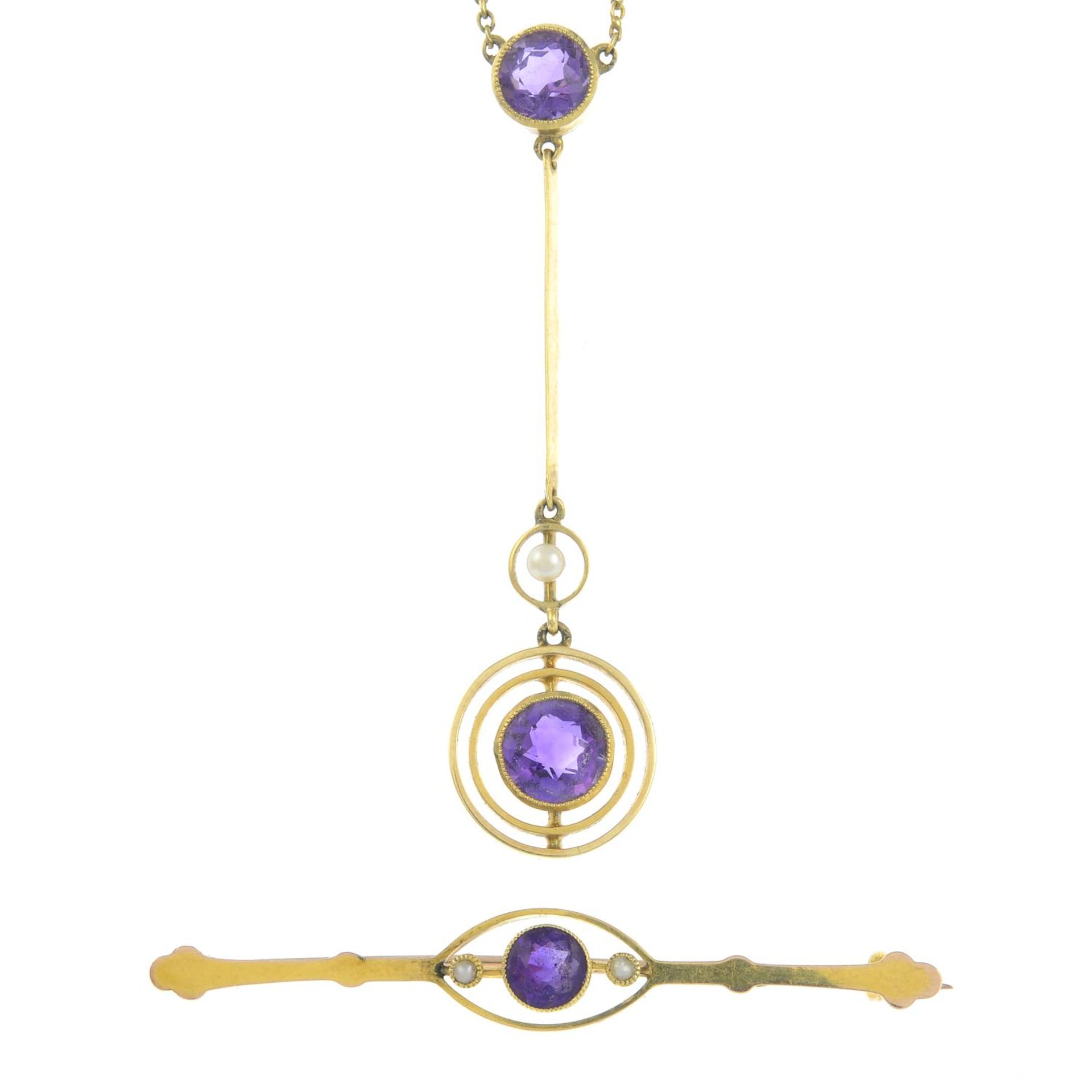 Early 20th century 15ct gold amethyst and split pearl pendant necklace,