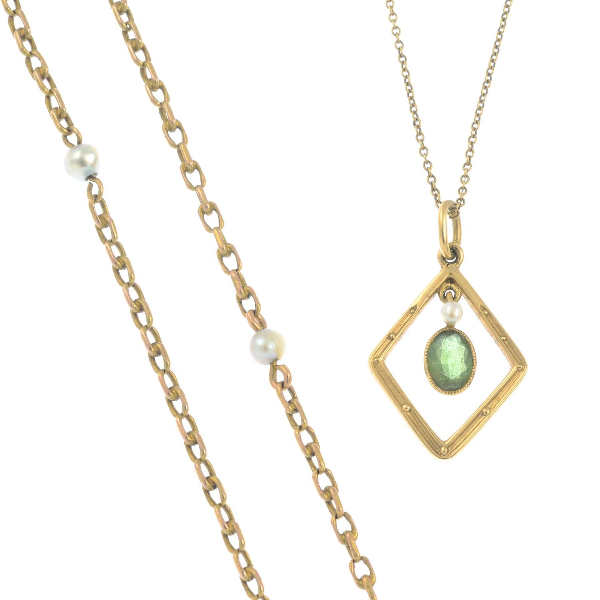 Peridot and speed pearl pendant, with chain, each 585.