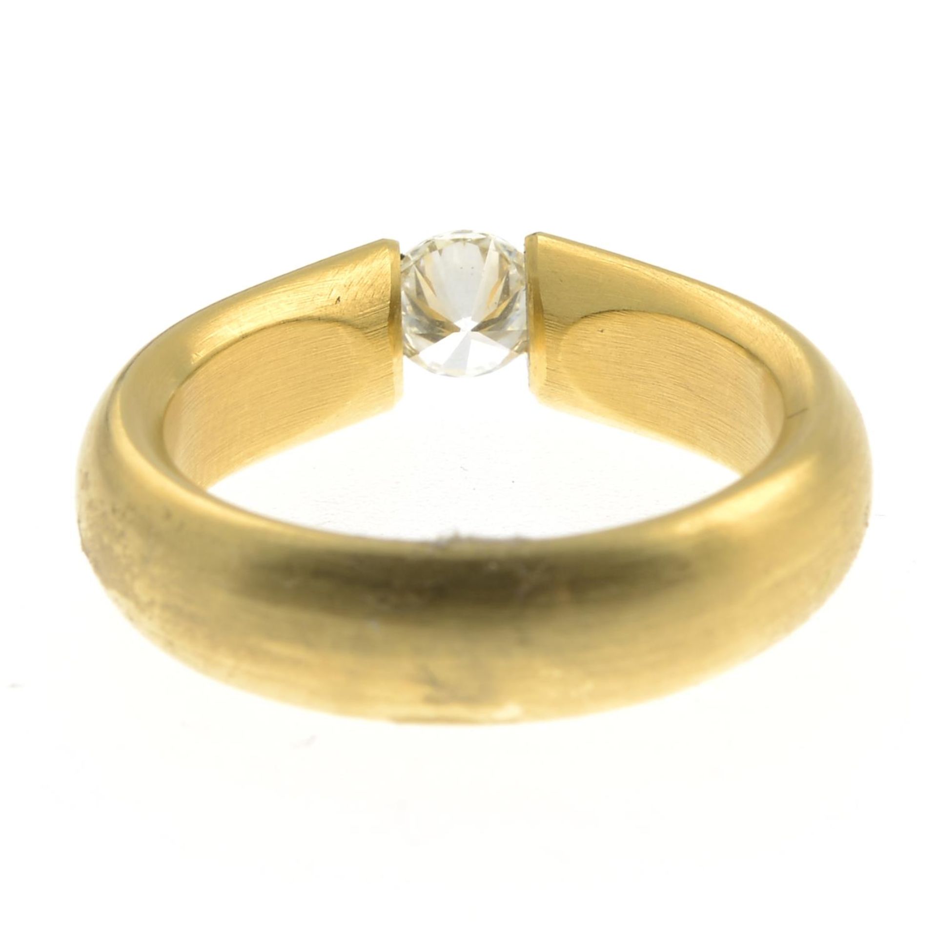 An 18ct gold brilliant-cut diamond single-stone ring.Diamond weight 0.35ct, - Bild 2 aus 3