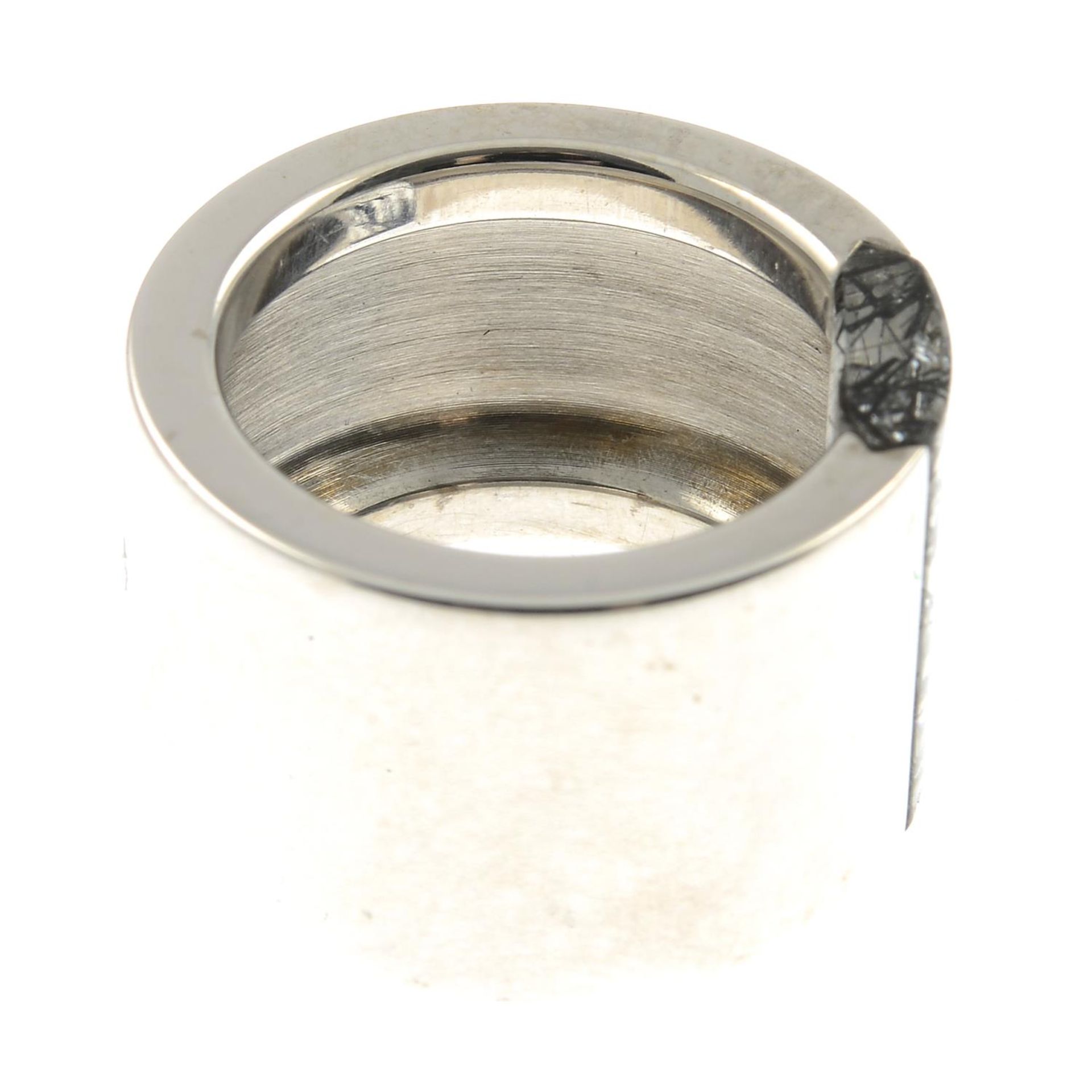 A tourmalinated quartz 'Tank' ring, by Cartier.Signed Cartier, 1999, H65802.Stamped 750. - Image 3 of 3