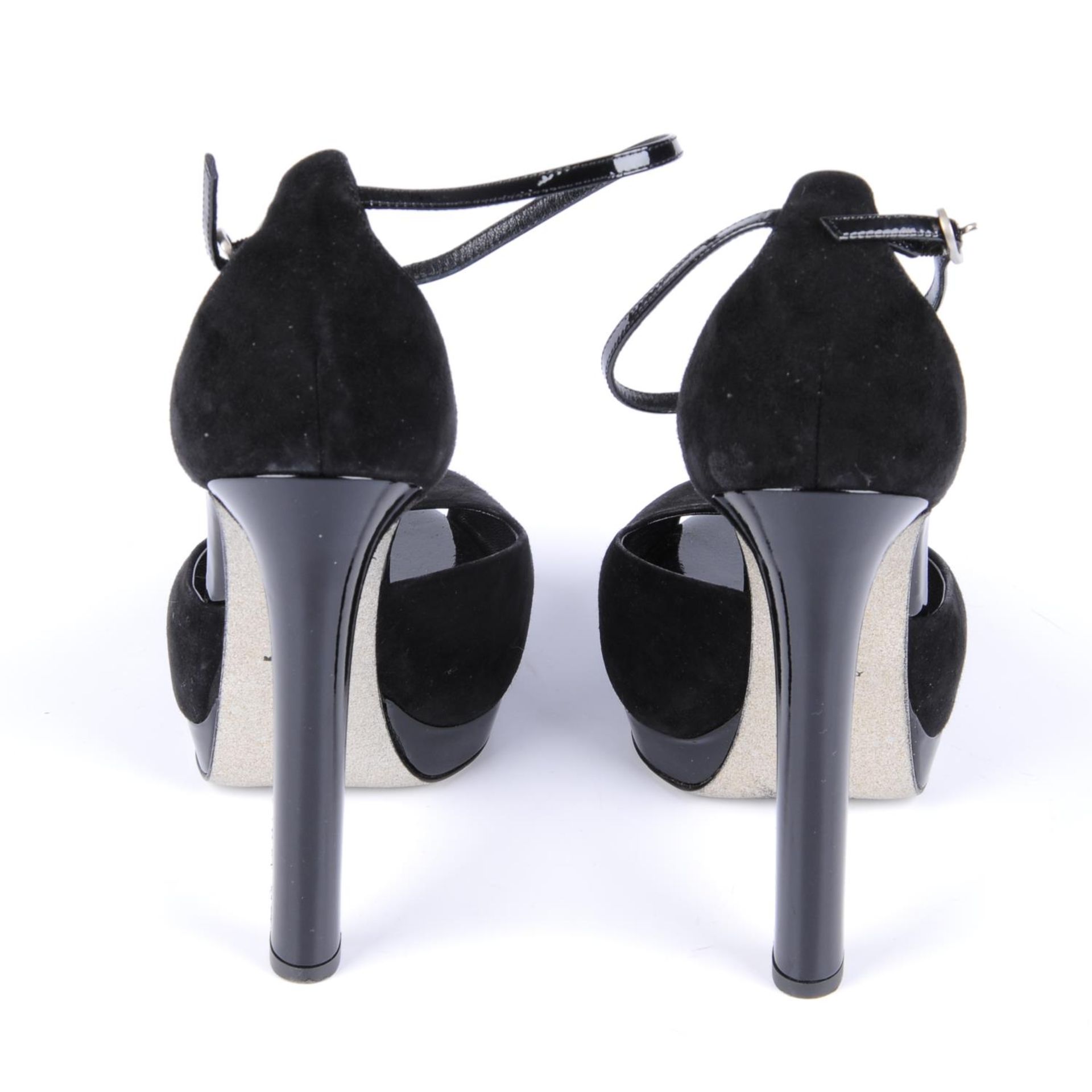 ALEXANDER MCQUEEN - a pair of black suede peep toe platform sandals. - Bild 2 aus 3