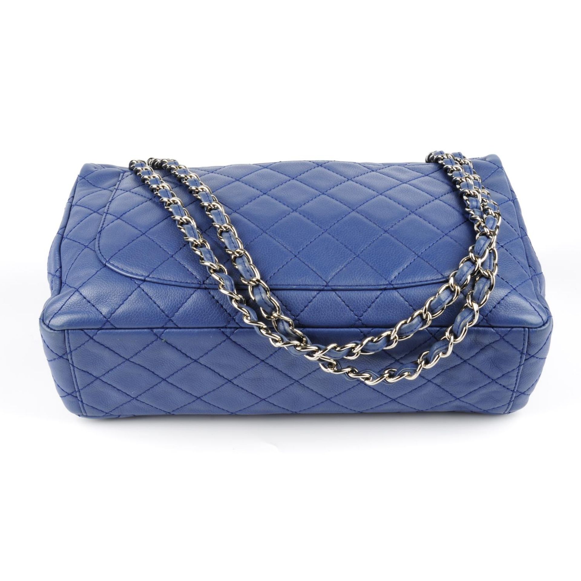 CHANEL - a blue Single Flap handbag. - Bild 3 aus 4