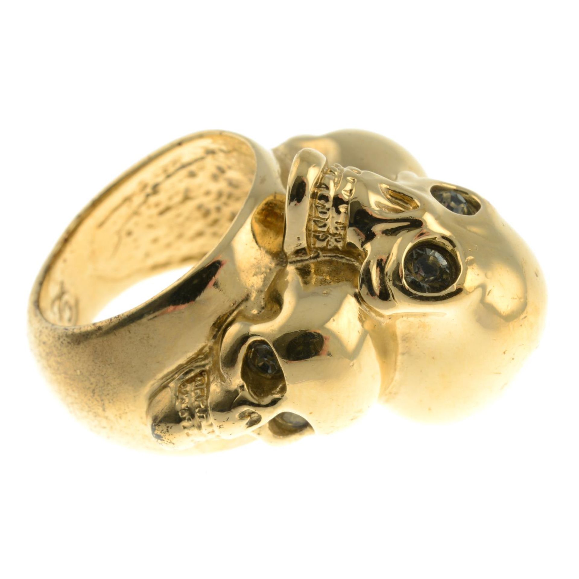 ALEXANDER MCQUEEN - a Three Skull ring. - Bild 4 aus 5