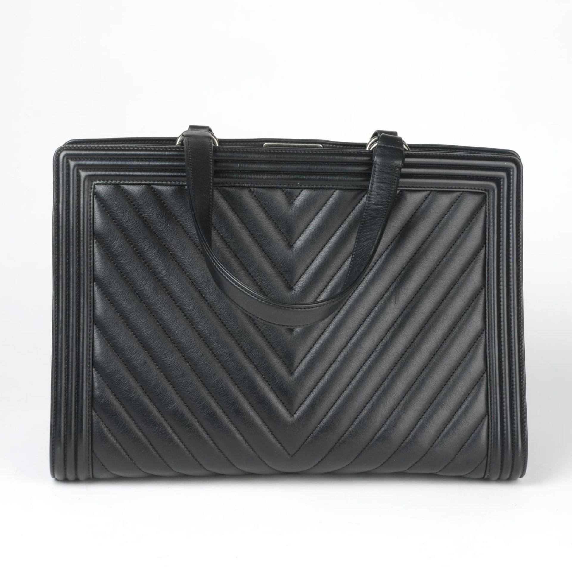 CHANEL - a Chevron Quilted Boy Tote handbag. - Bild 3 aus 5