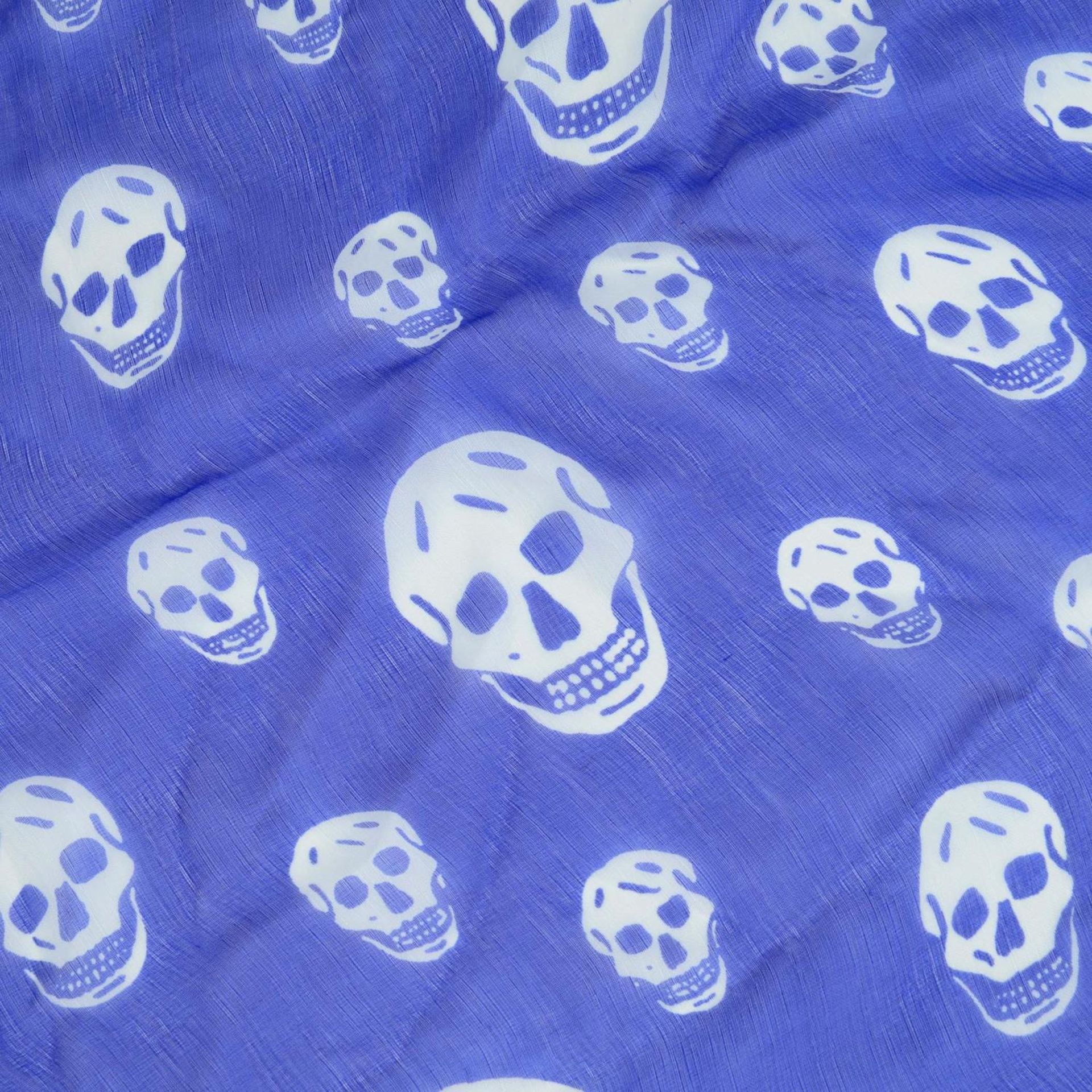 ALEXANDER MCQUEEN - a silk chiffon skull scarf. - Bild 3 aus 3