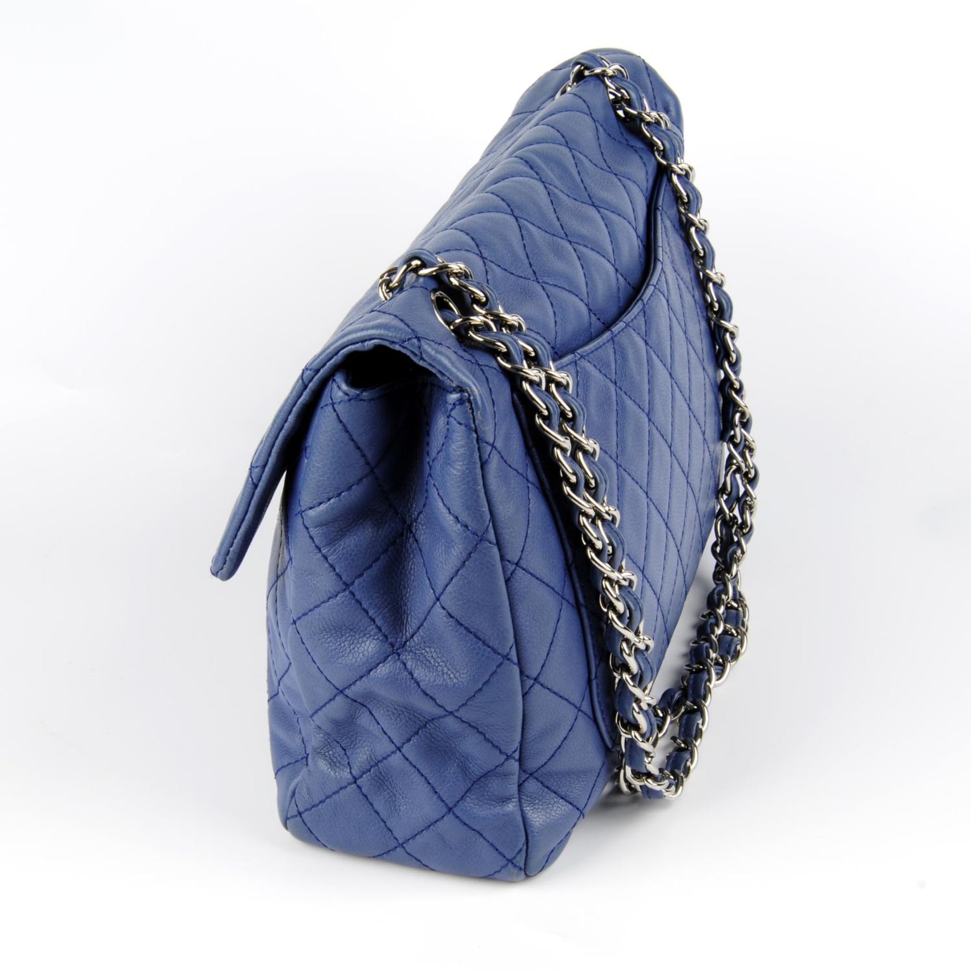 CHANEL - a blue Single Flap handbag. - Bild 2 aus 4