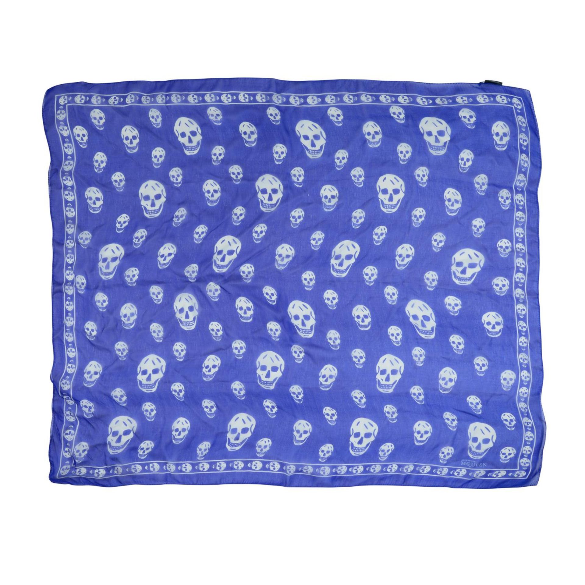 ALEXANDER MCQUEEN - a silk chiffon skull scarf. - Bild 2 aus 3