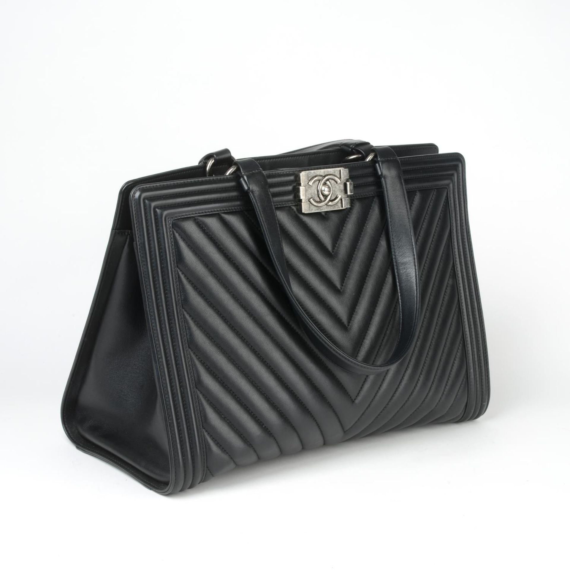 CHANEL - a Chevron Quilted Boy Tote handbag. - Bild 2 aus 5