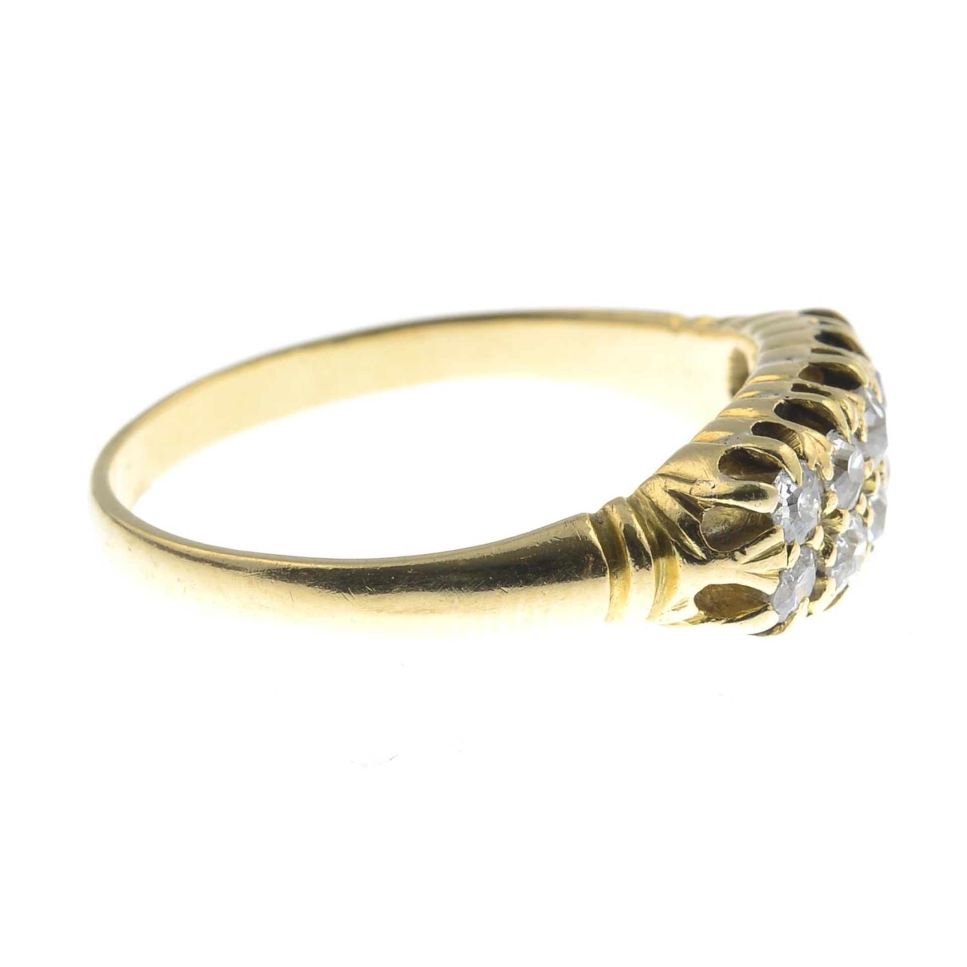 An early 20th century 18ct gold old-cut diamond dress ring.Estimated total diamond weight - Bild 3 aus 3