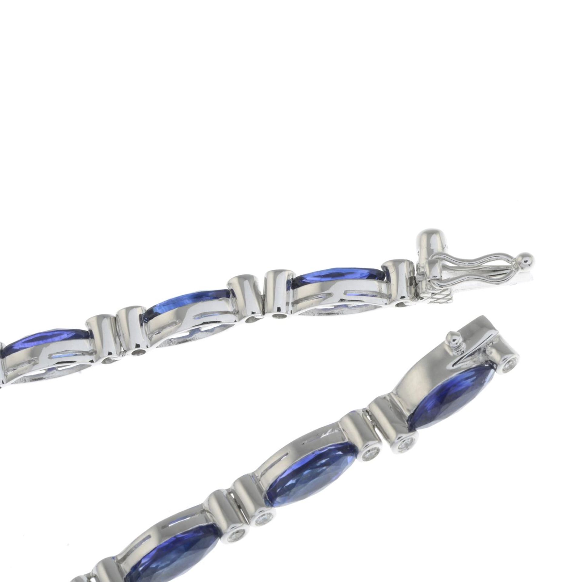 A sapphire and brilliant-cut diamond line bracelet.Total sapphire weight 8.07cts.Total diamond - Bild 3 aus 3