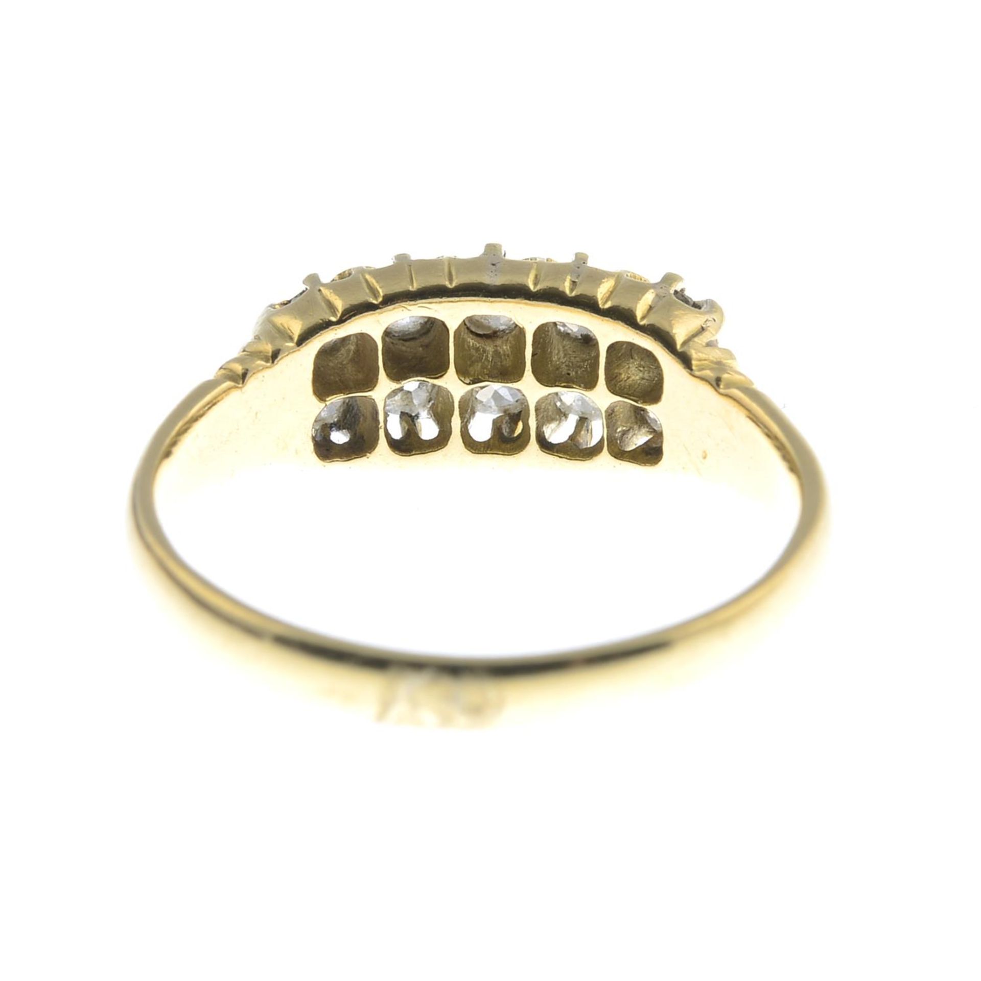 An early 20th century 18ct gold old-cut diamond dress ring.Estimated total diamond weight - Bild 2 aus 3