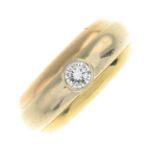 A brilliant-cut diamond single-stone tri-colour band ring,