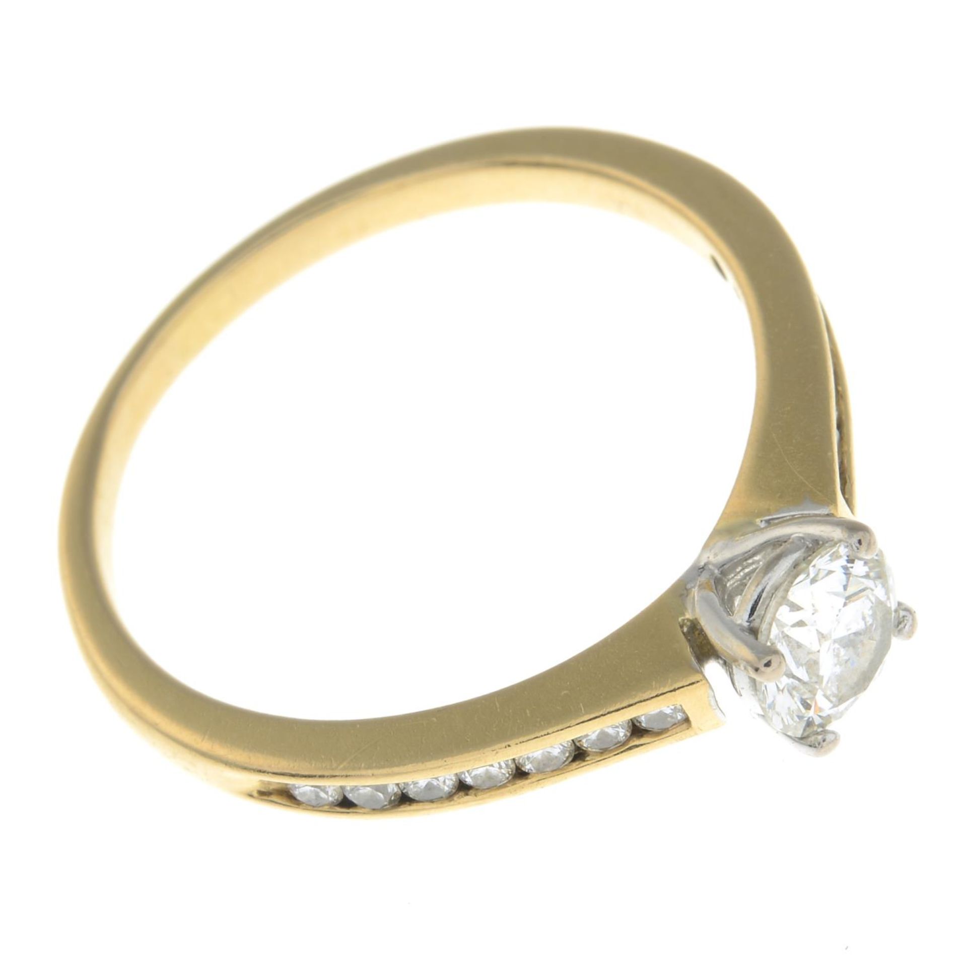 An 18ct gold brilliant-cut diamond single-stone ring, - Bild 2 aus 3