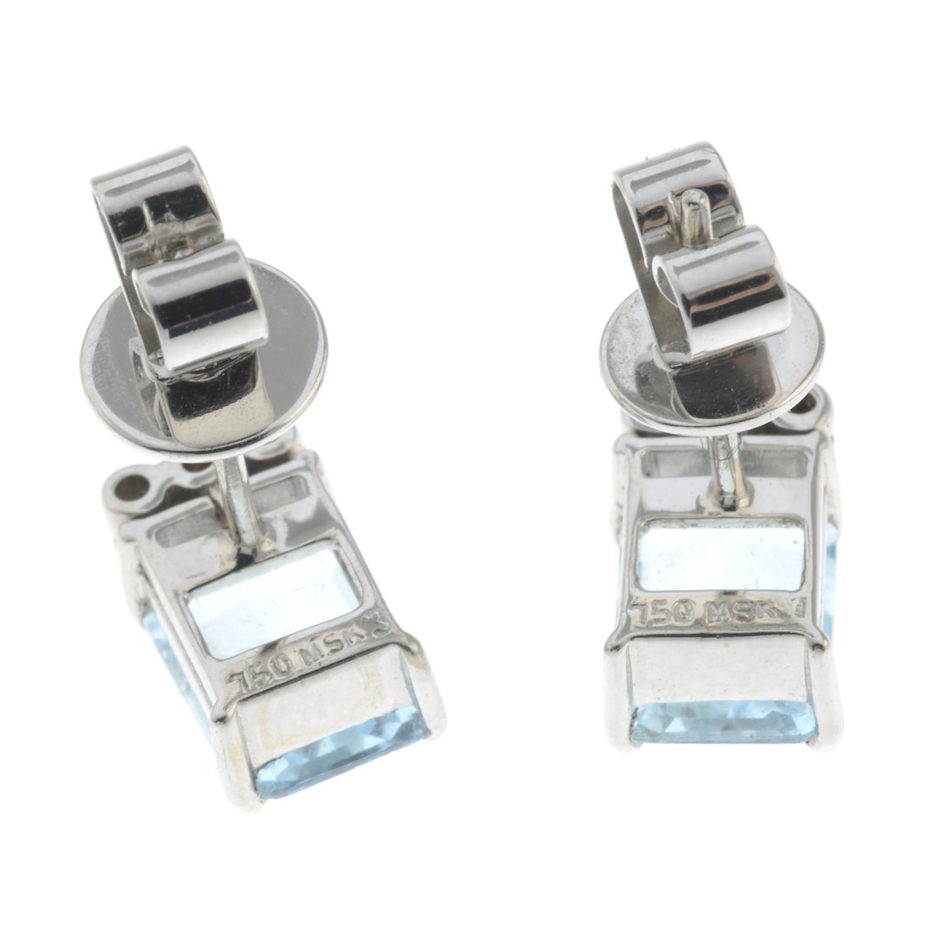 A pair of aquamarine and brilliant-cut diamond earrings.Total calculated aquamarine weight 2.24cts, - Bild 3 aus 3