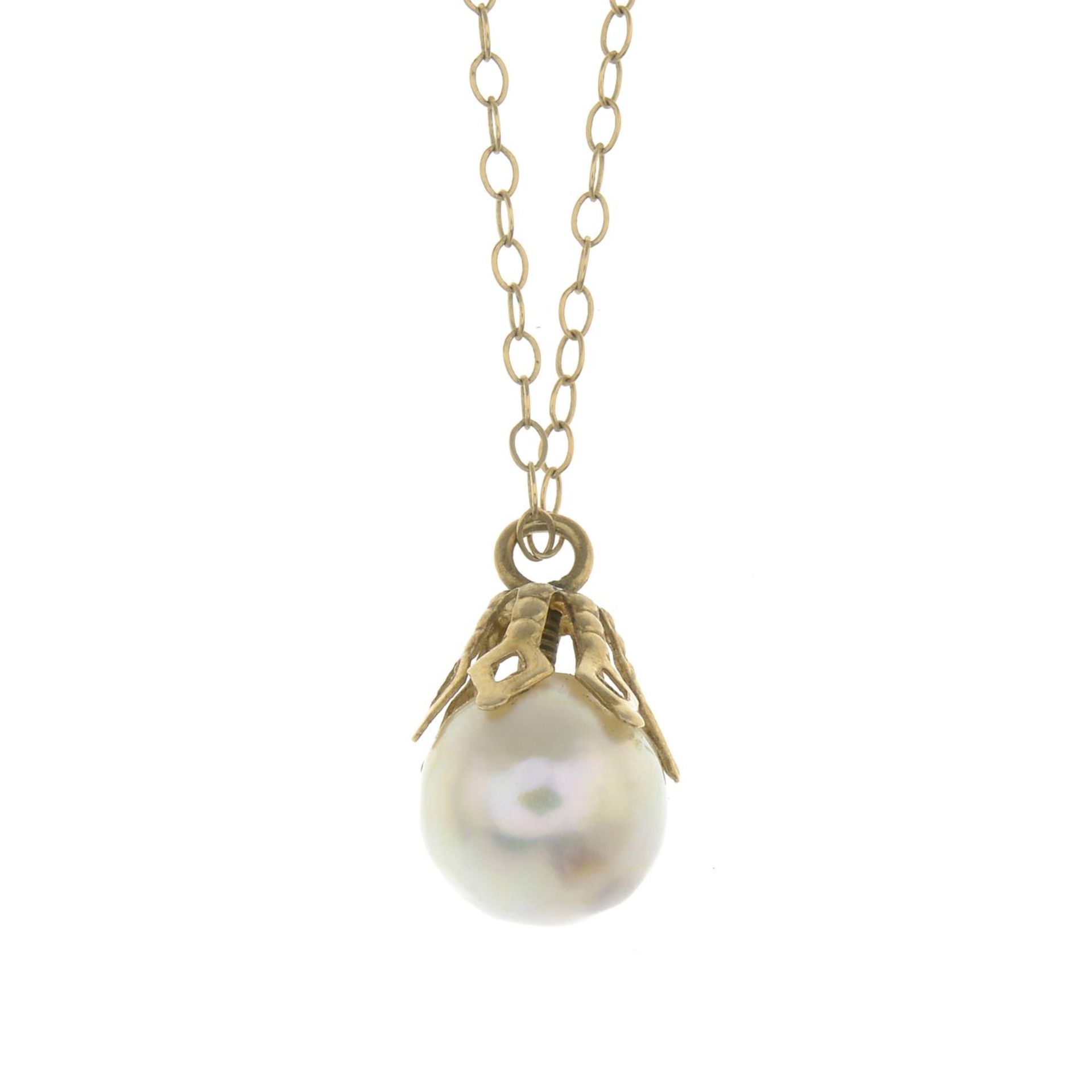 A cultured pearl pendant, suspended from a trace-link chain.