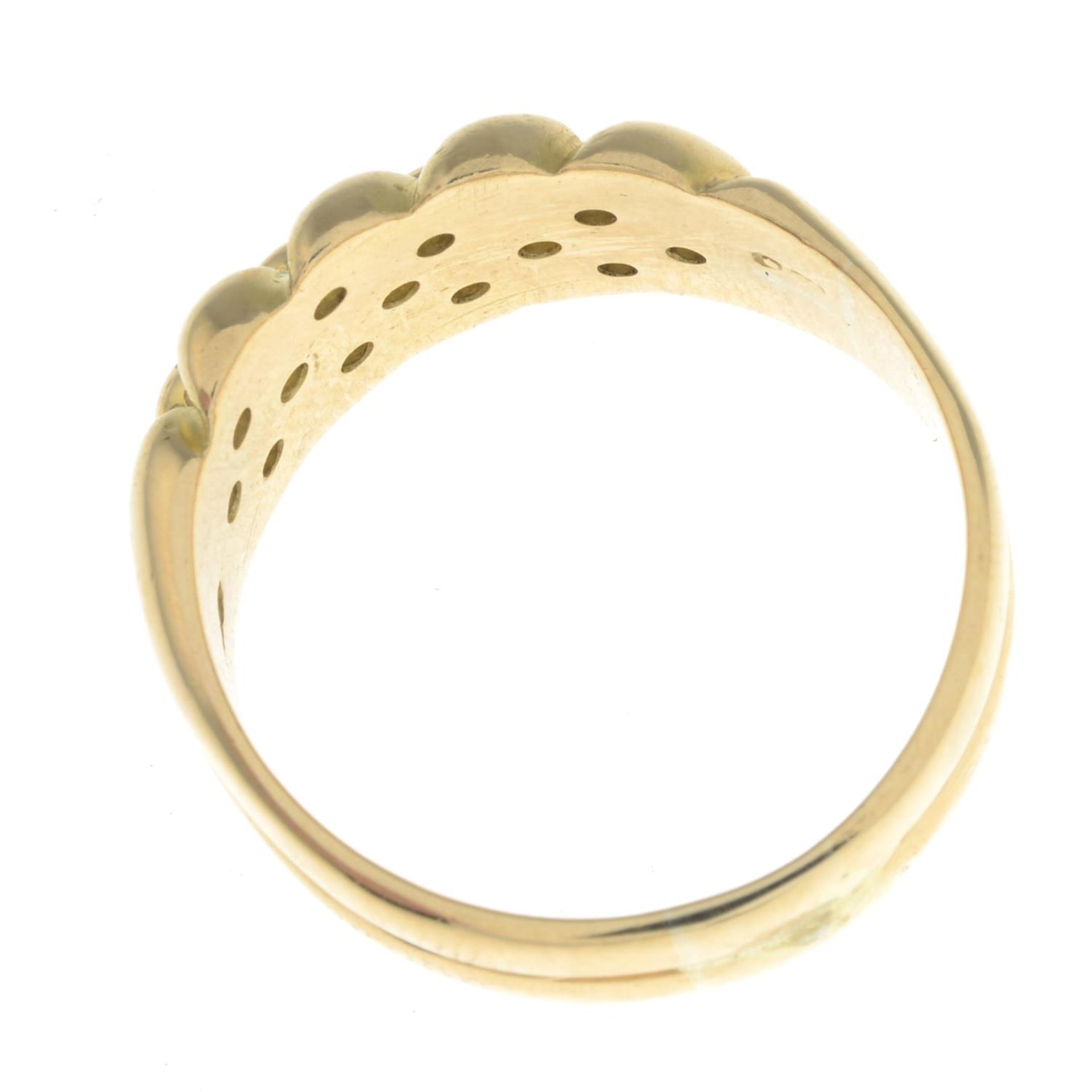 An Edwardian 18ct gold keeper ring.Hallmarks for Birmingham, 1902.Ring size S. - Bild 2 aus 2