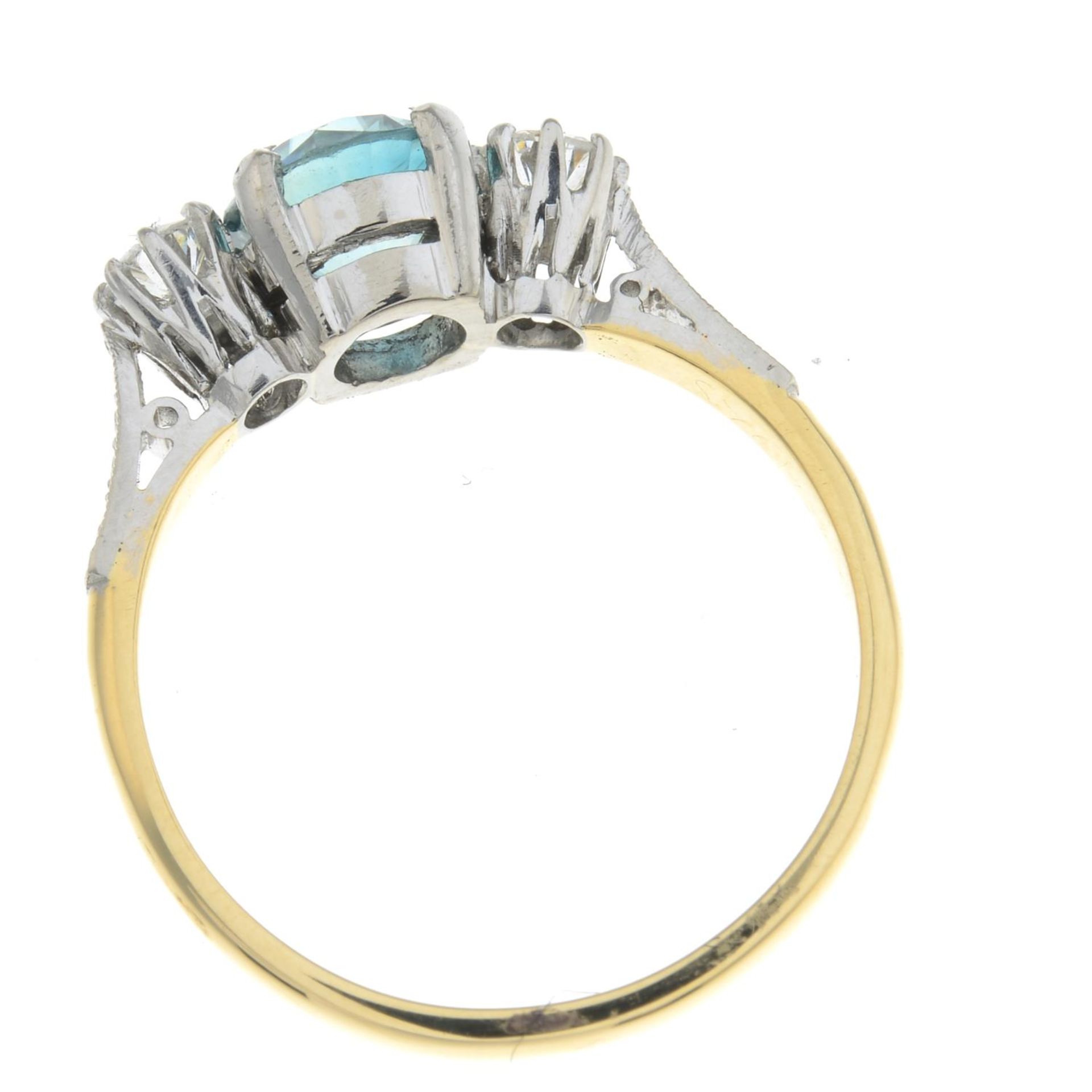 A blue zircon and diamond three-stone ring. - Bild 2 aus 2