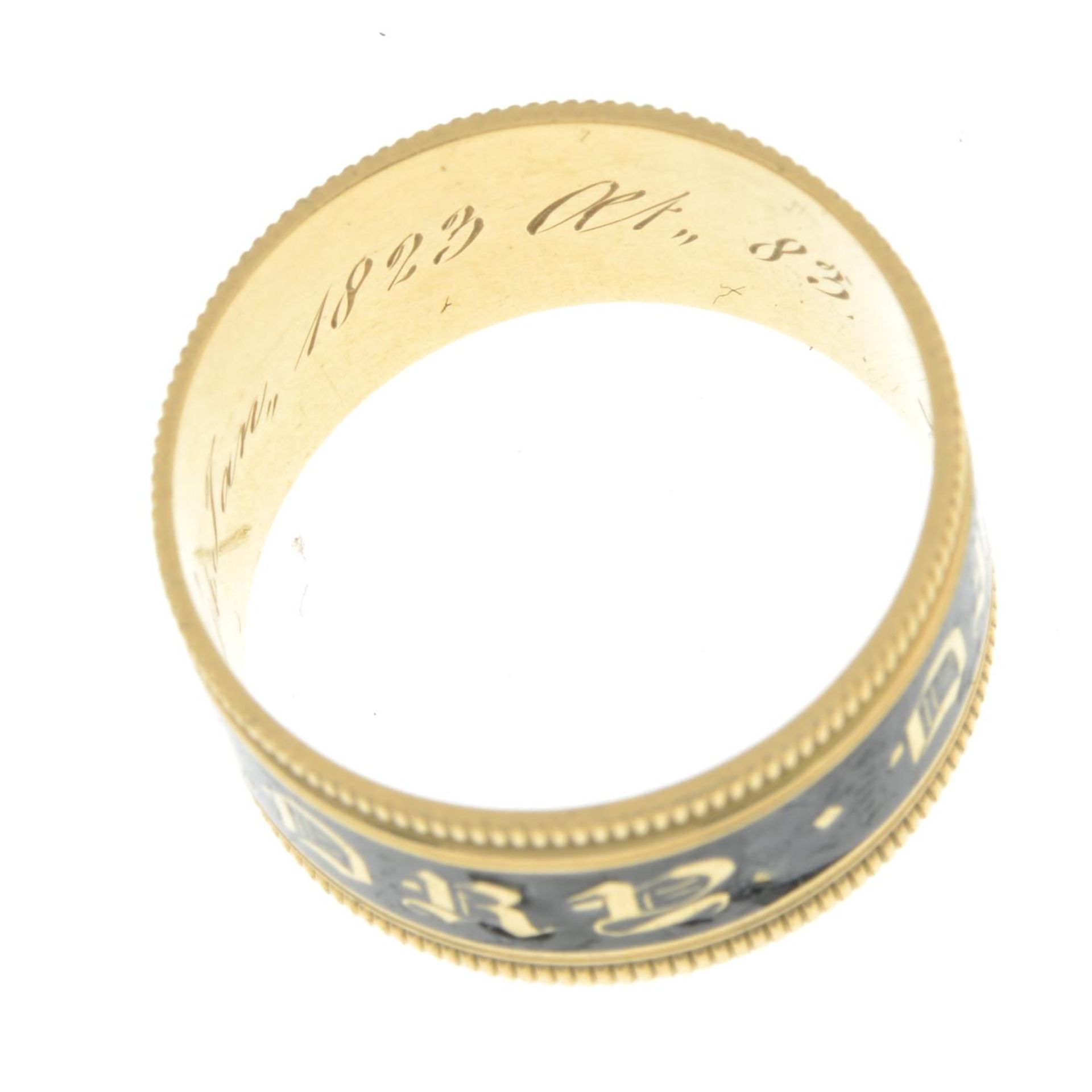 A late Georgian 18ct gold and enamel mourning ring.Hallmarks for 18ct gold, partially indistinct. - Image 2 of 2