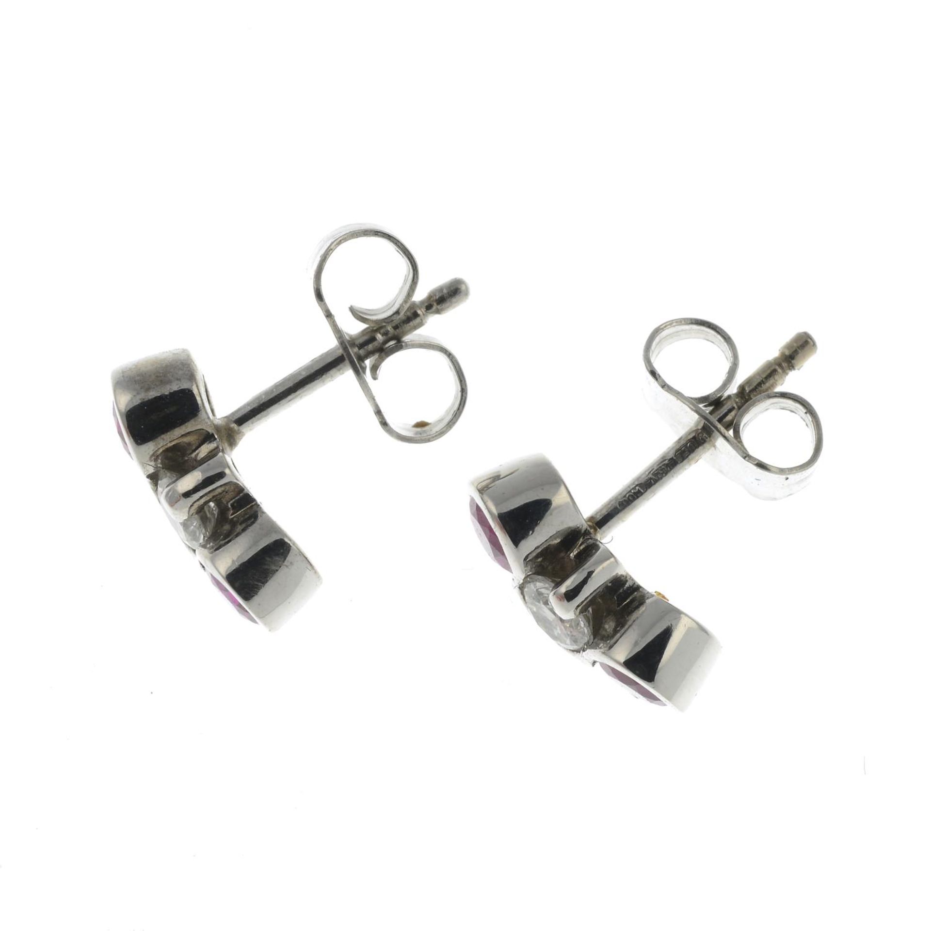 A pair of 18ct gold and platinum ruby and diamond earrings. - Bild 2 aus 2