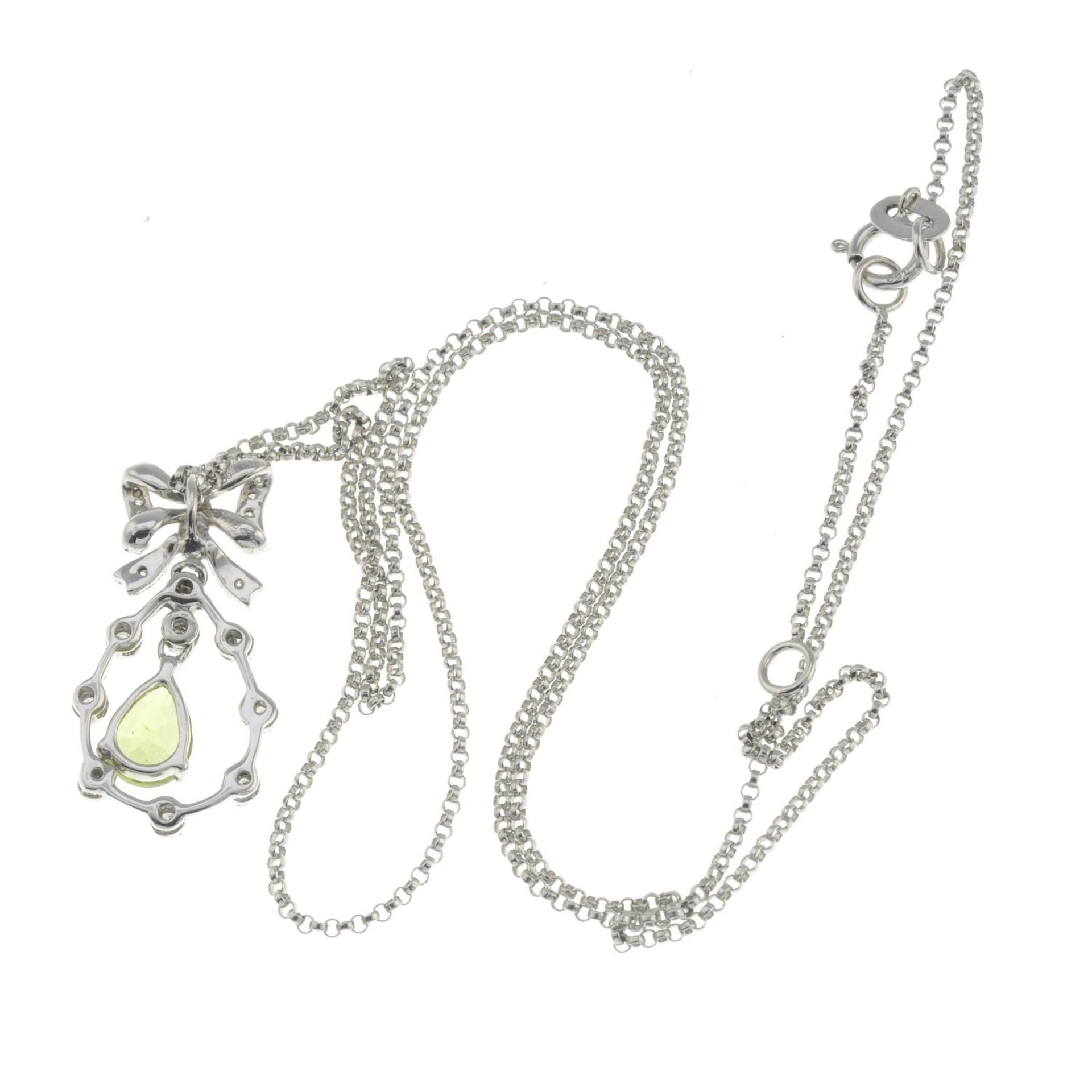 A peridot and diamond pendant, suspended from a chain.Peridot weight 0.50ct, stamped to reverse. - Bild 2 aus 2