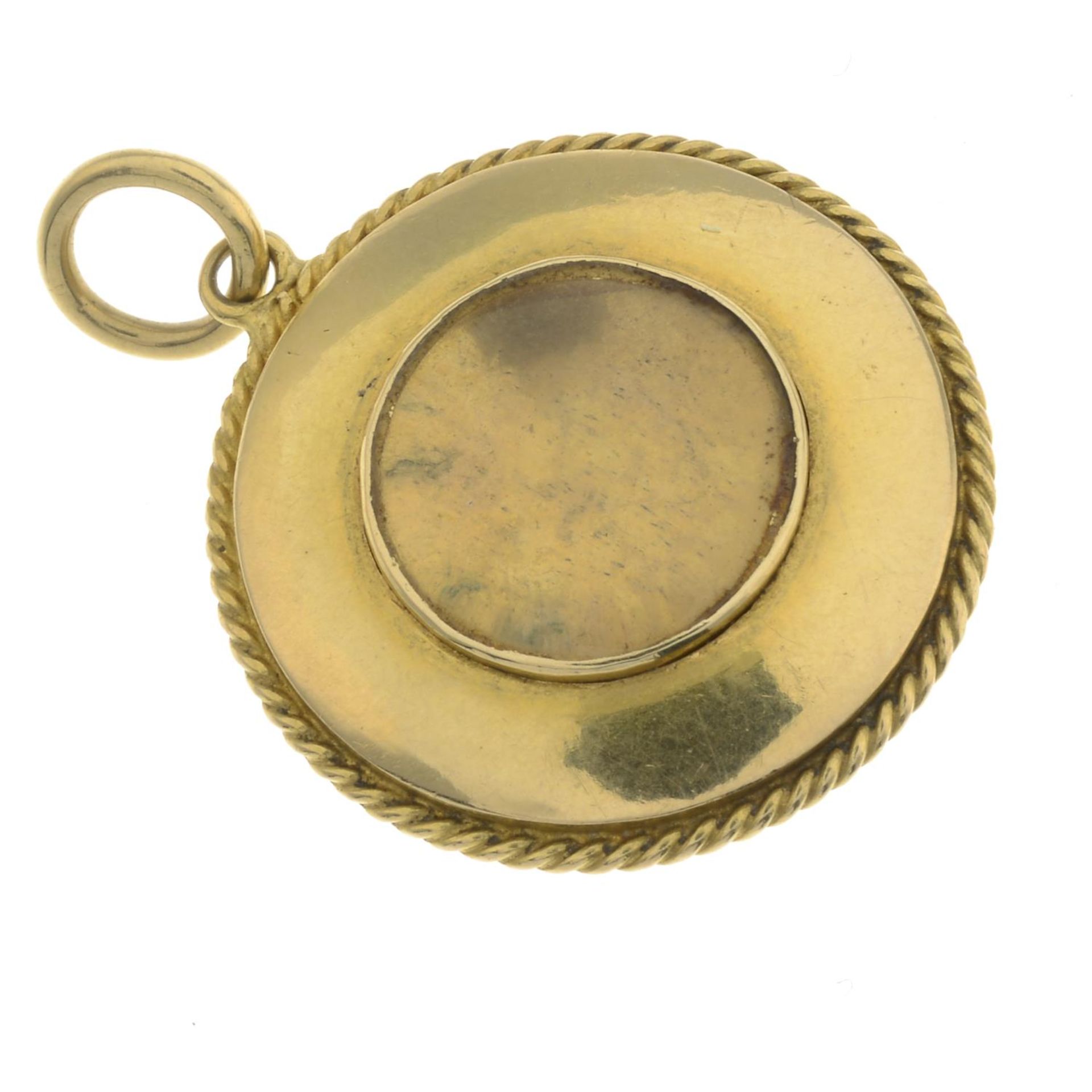 A turquoise pendant, with glazed reverse.Length 2.9cms. - Bild 2 aus 2