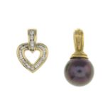 18ct gold cultured pearl pendant,