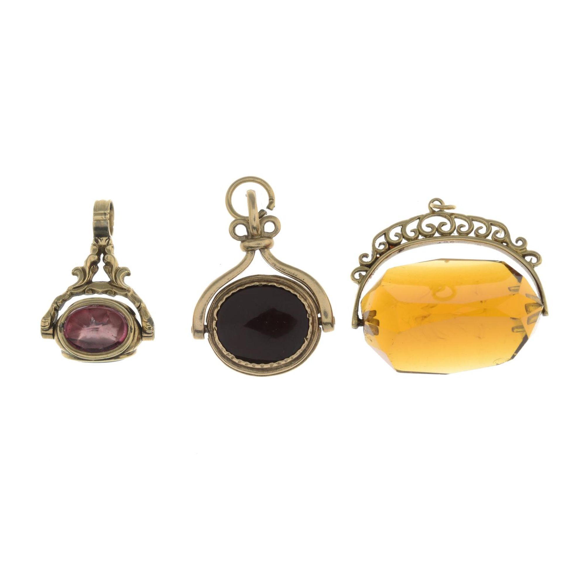 9ct gold carnelian and onyx fob, hallmarks for 9ct gold, length 3.4cms, total weight 5.4gms.