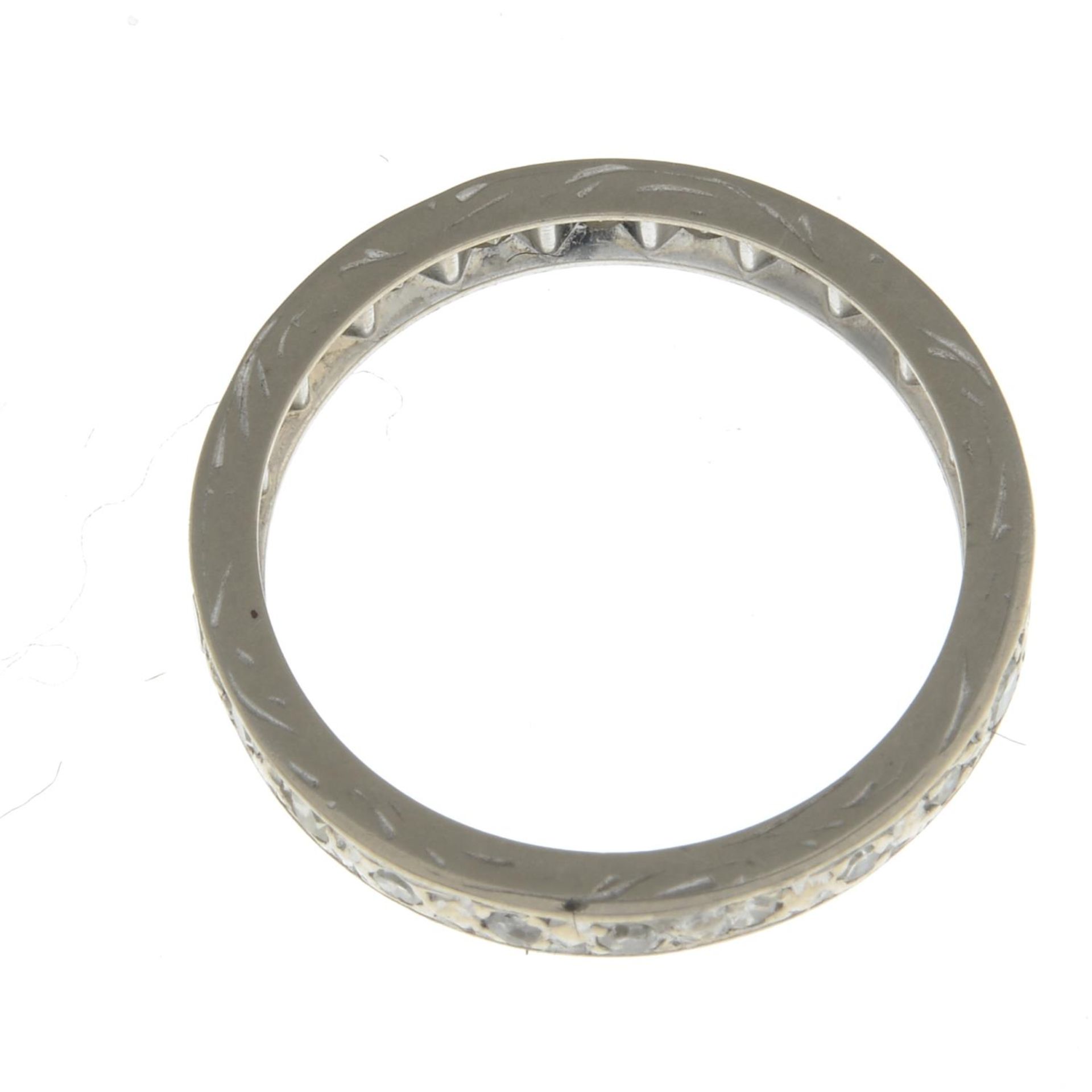 A diamond and colourless gem full eternity ring.Ring size M. - Bild 2 aus 2