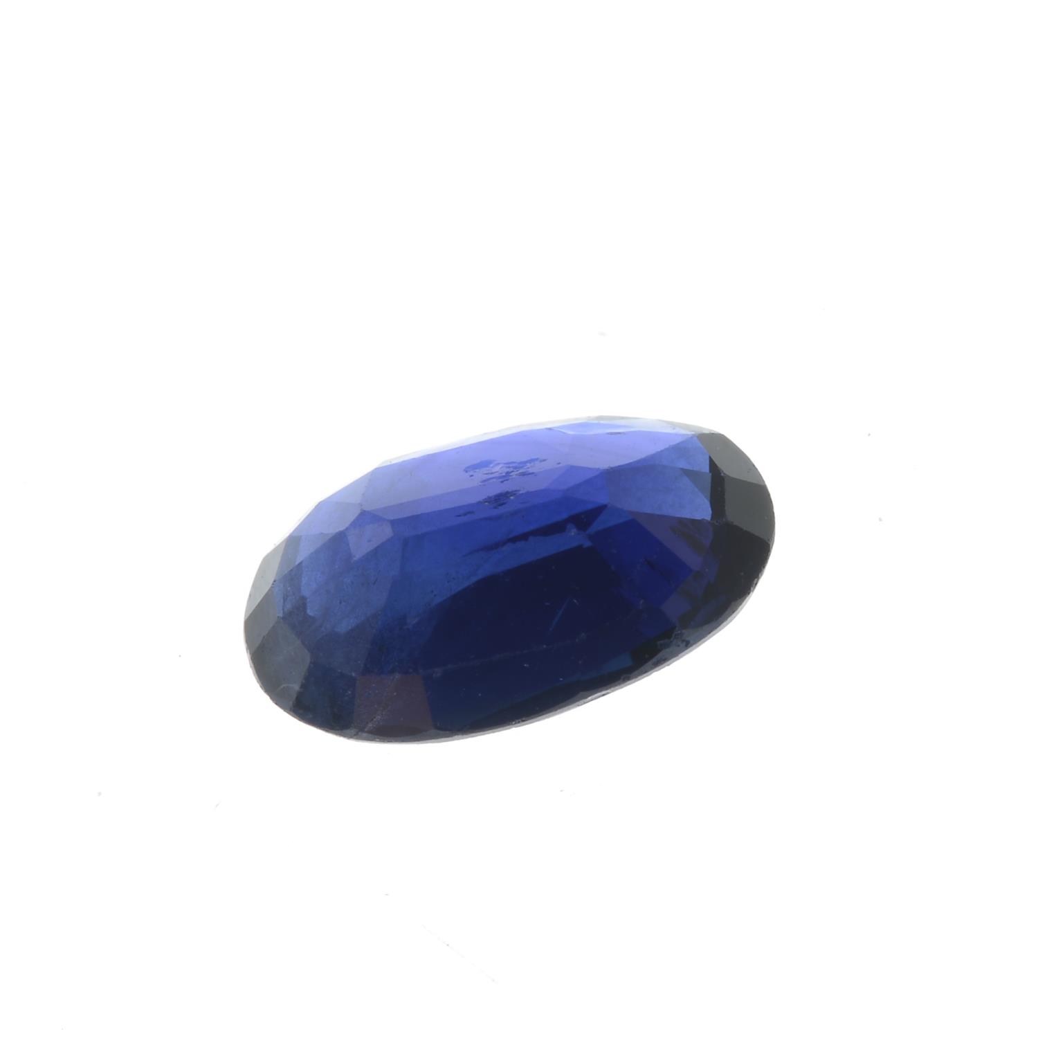 An oval-shape Thai sapphire. - Image 2 of 4
