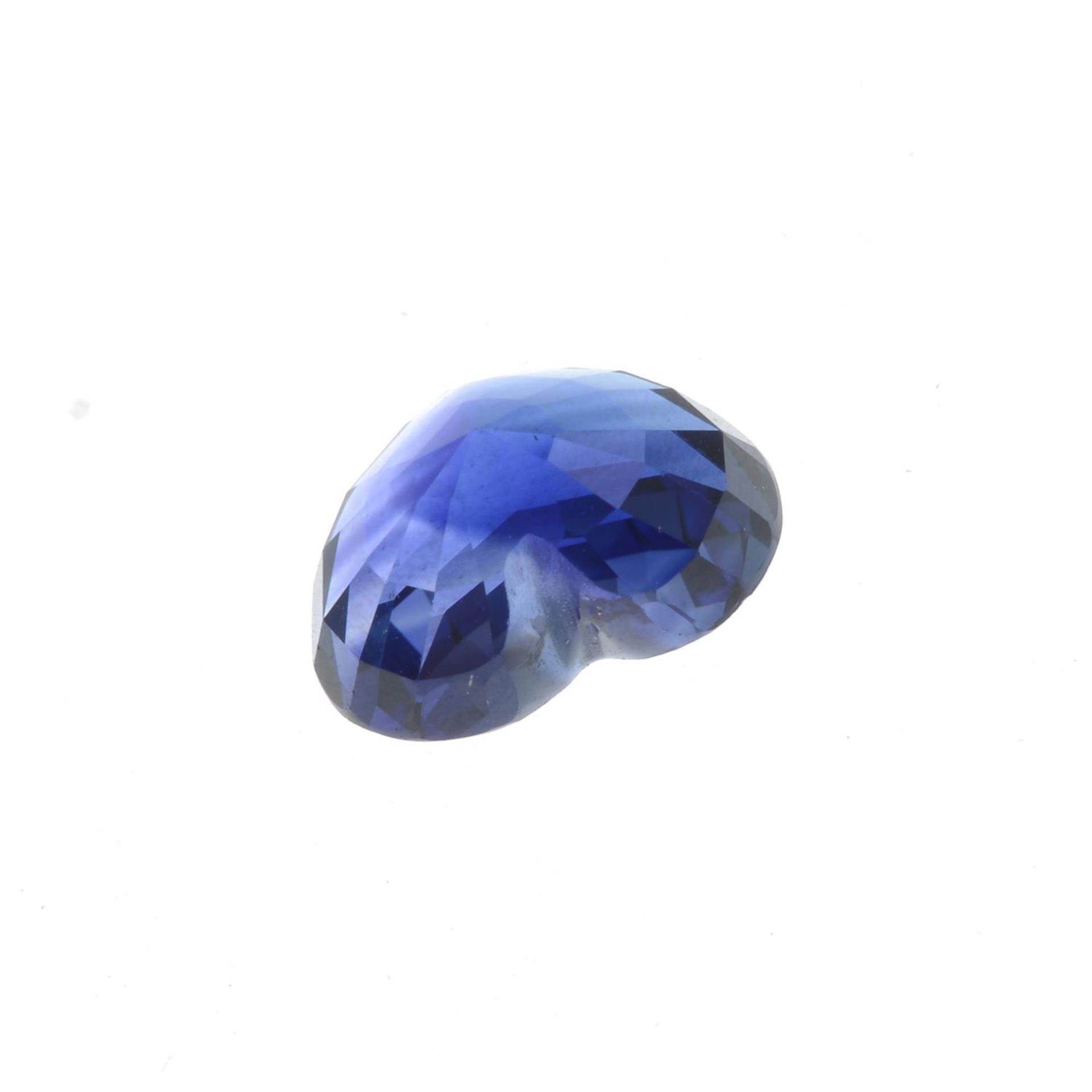 A hear-shape sapphire. - Image 2 of 4