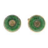 A pair of jade cufflinks.Diameter 2cms.